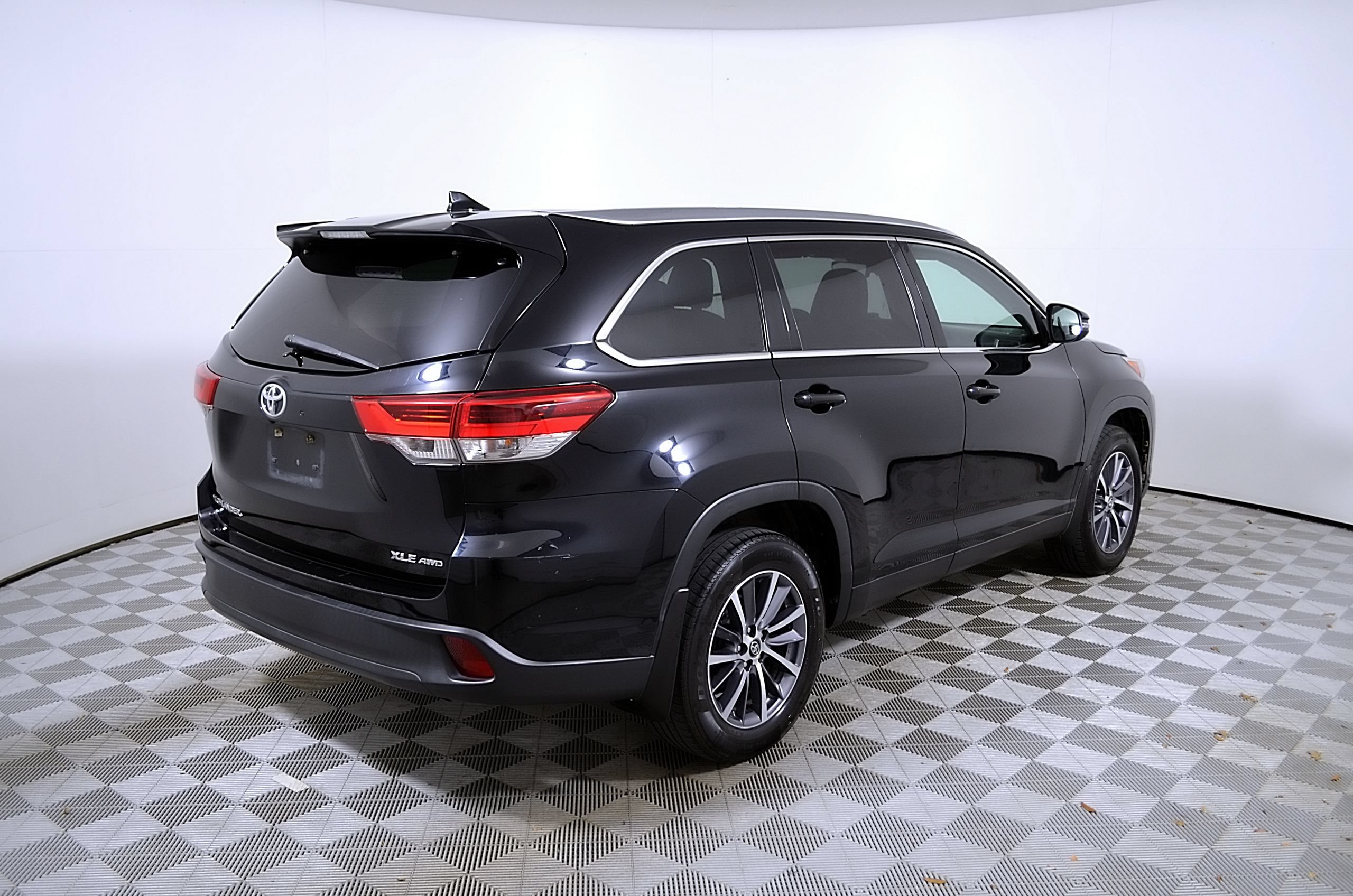 Used 2019 Toyota Highlander XLE AWD/4WD image 7