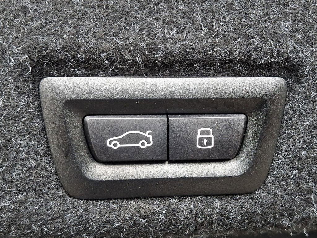 Certified 2025 BMW i5 M60 w/ Executive Package image 28