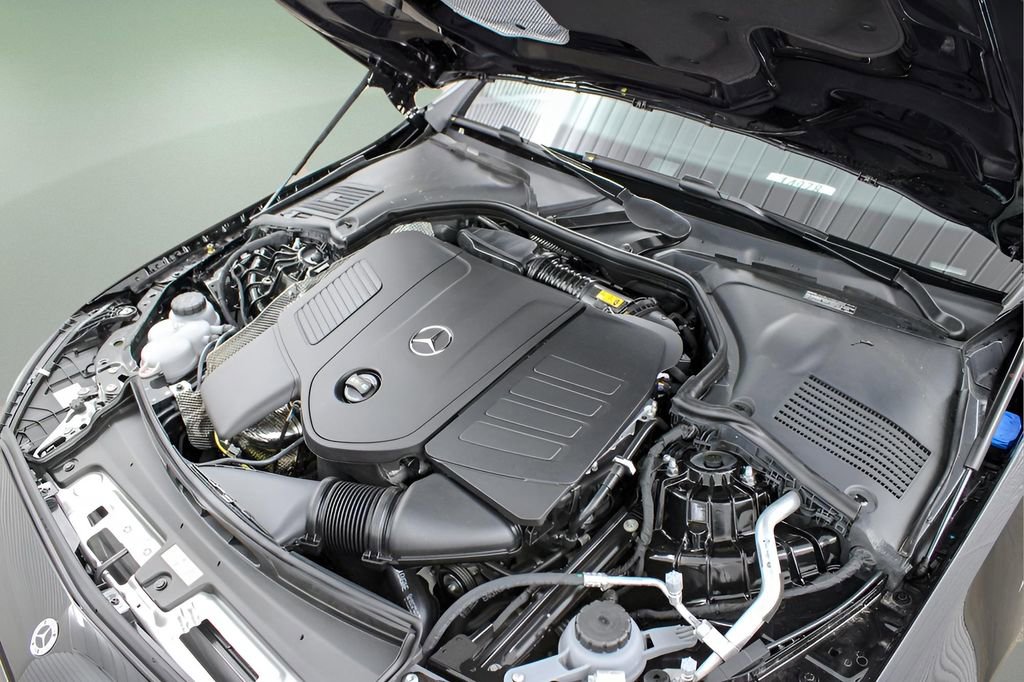 Used 2025 Mercedes-Benz C 300 Sedan image 34