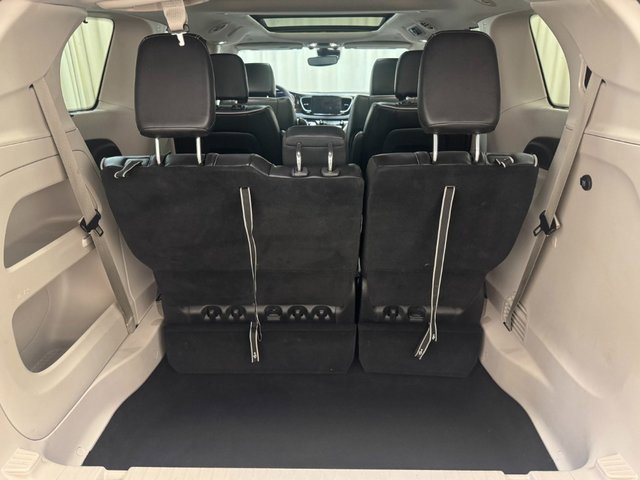 Used 2024 Chrysler Pacifica Limited image 32