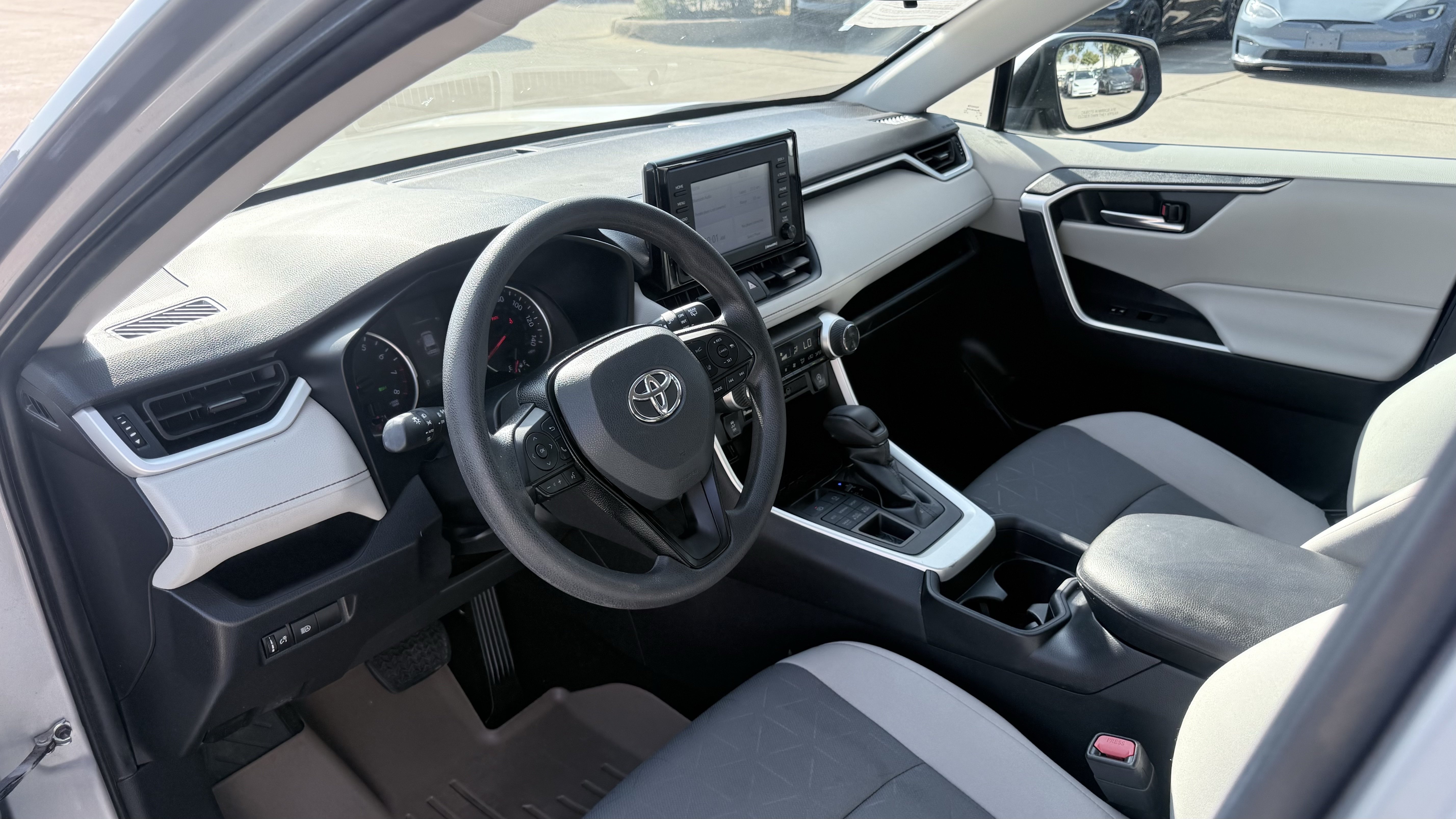Used 2021 Toyota RAV4 XLE AWD/4WD image 20