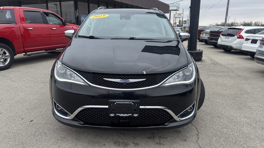 Used 2019 Chrysler Pacifica Limited w/ Tire & Wheel Group FWD image 3