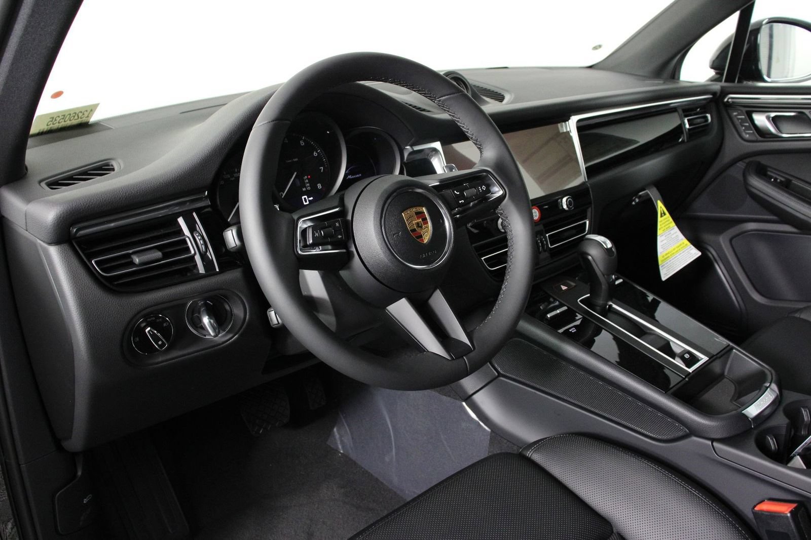 New 2026 Porsche Macan AWD/4WD image 4