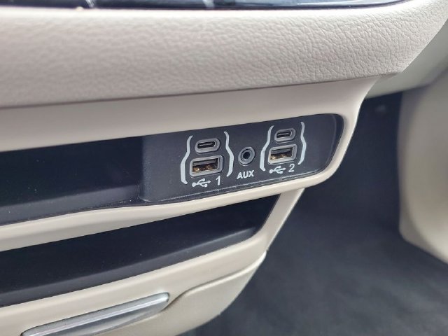 Used 2024 Chrysler Pacifica Touring-L FWD image 19
