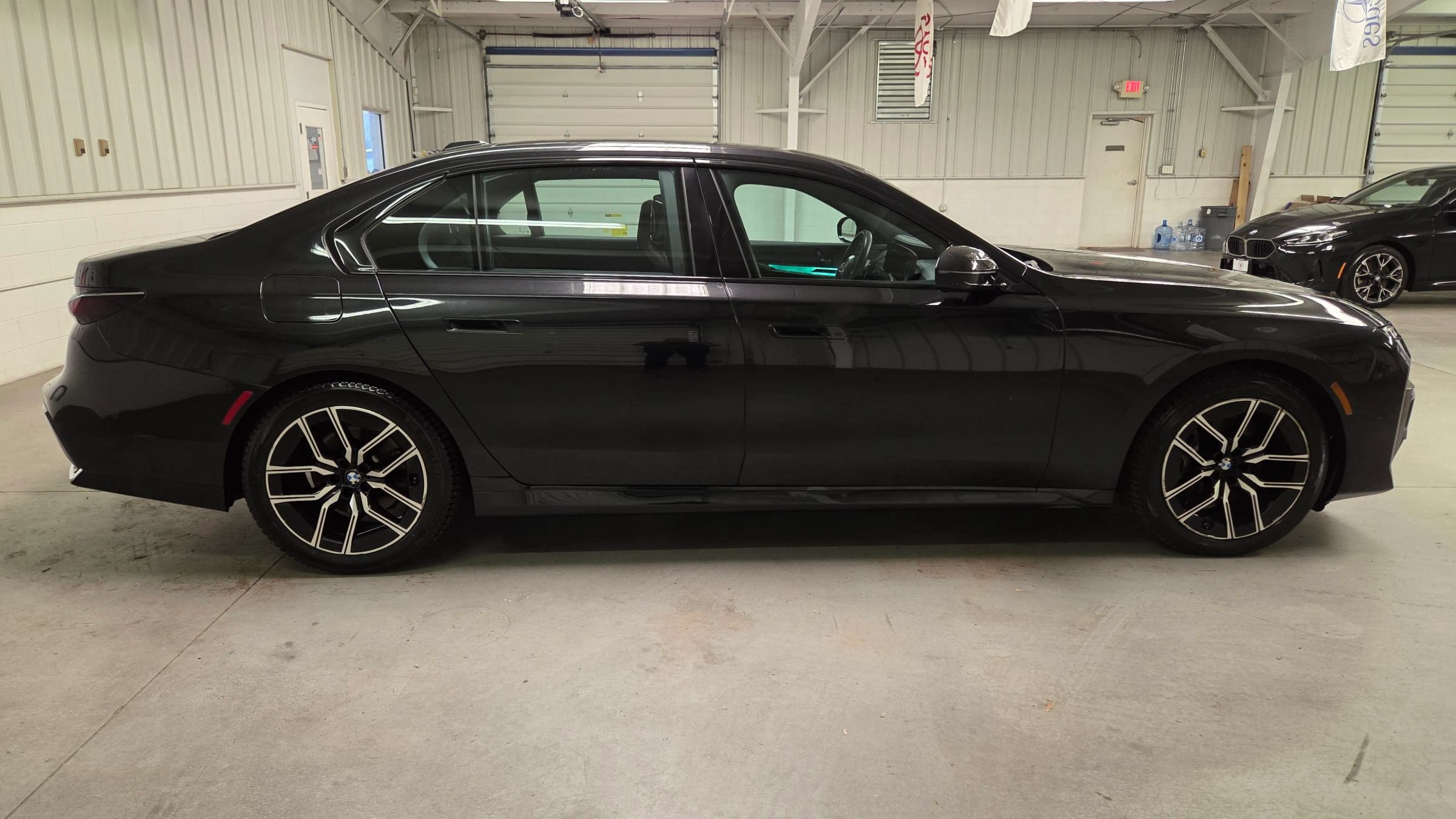 Used 2024 BMW 740i xDrive AWD/4WD image 9