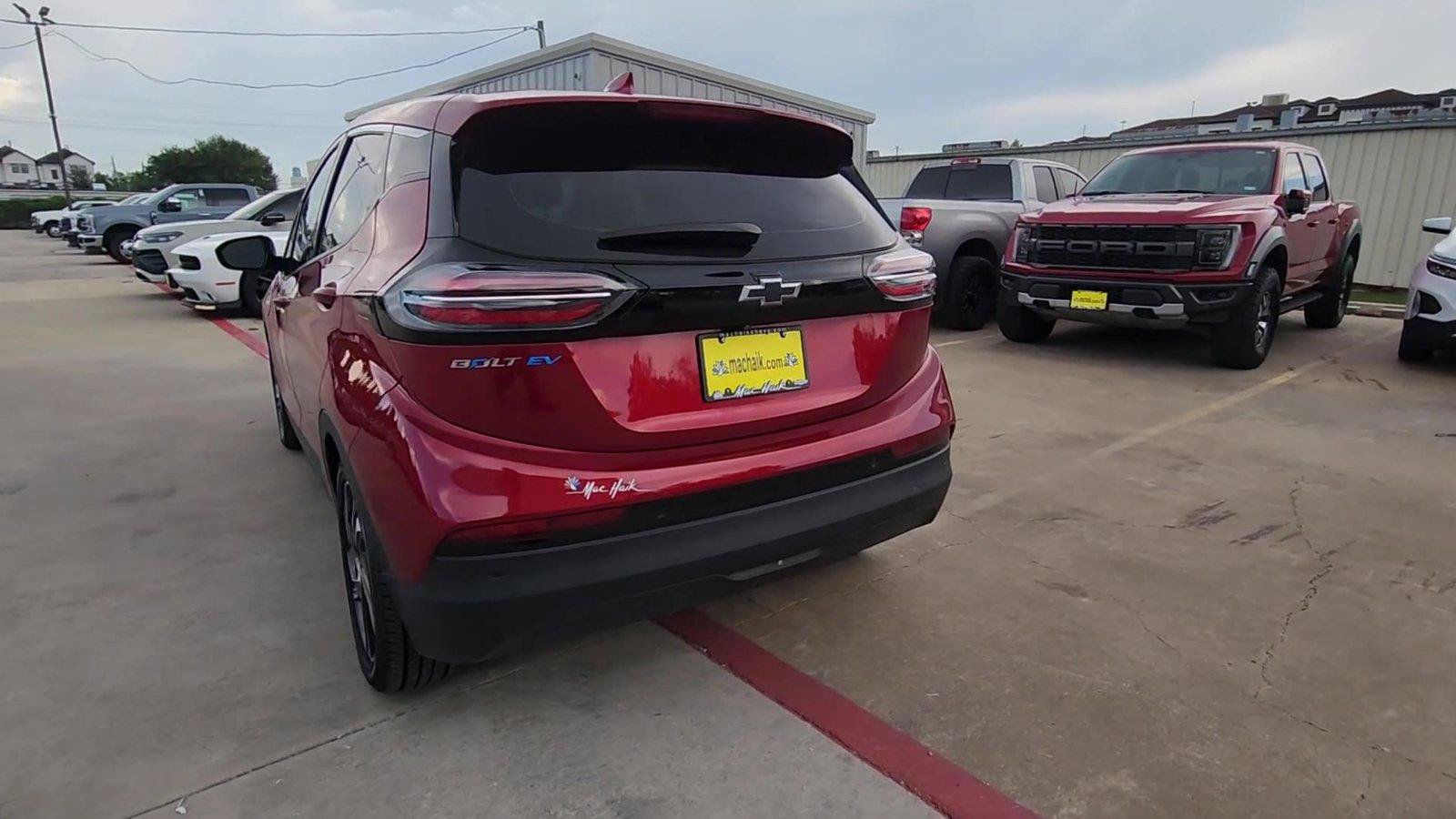 Used 2023 Chevrolet Bolt LT w/ Infotainment Package FWD image 7