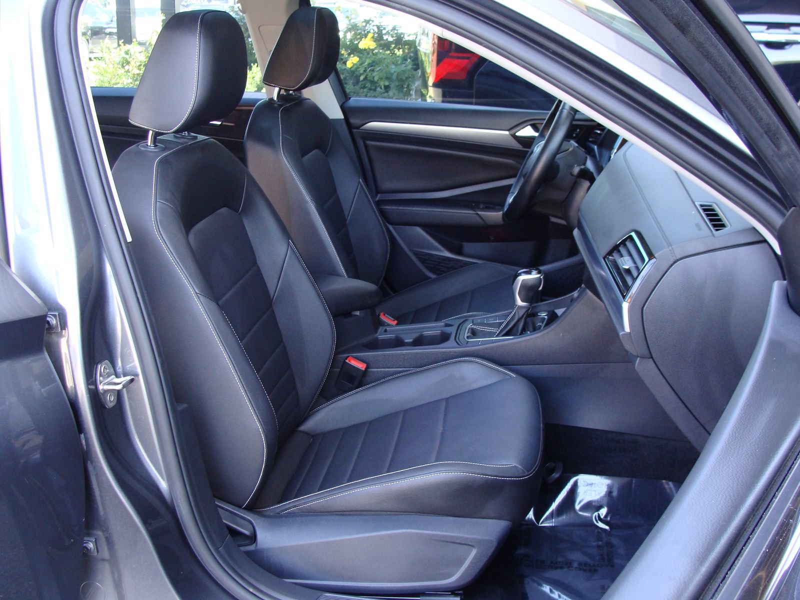 Used 2022 Volkswagen Jetta SE FWD image 33