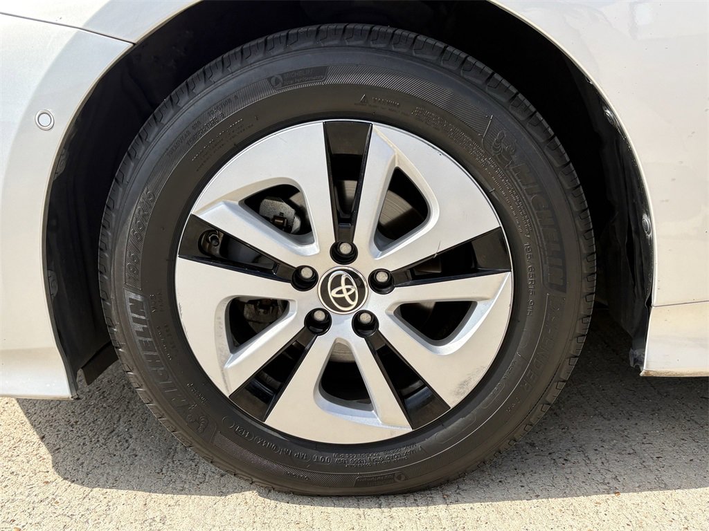 Used 2018 Toyota Prius Four image 9