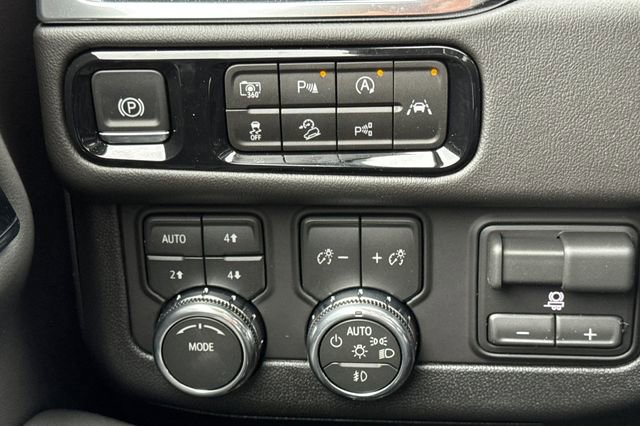 New 2026 GMC Yukon XL Elevation image 32