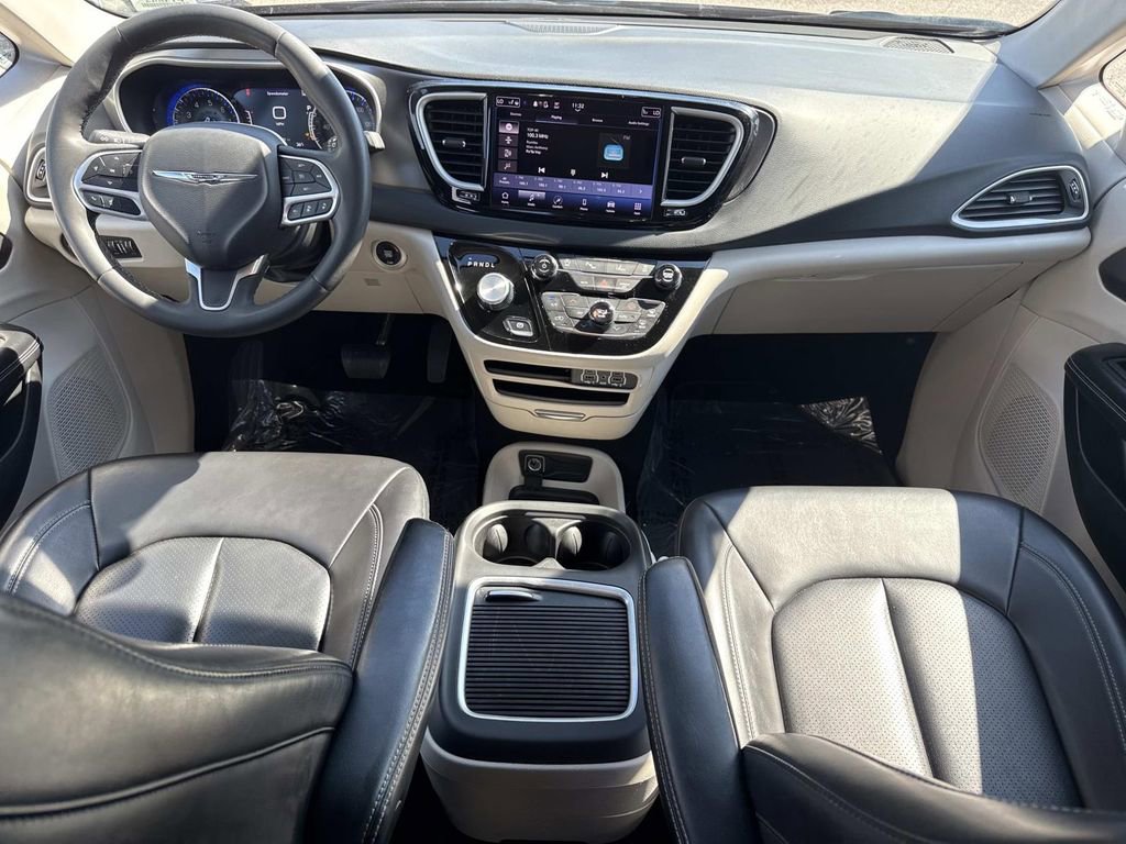 Used 2023 Chrysler Pacifica Touring-L FWD image 16