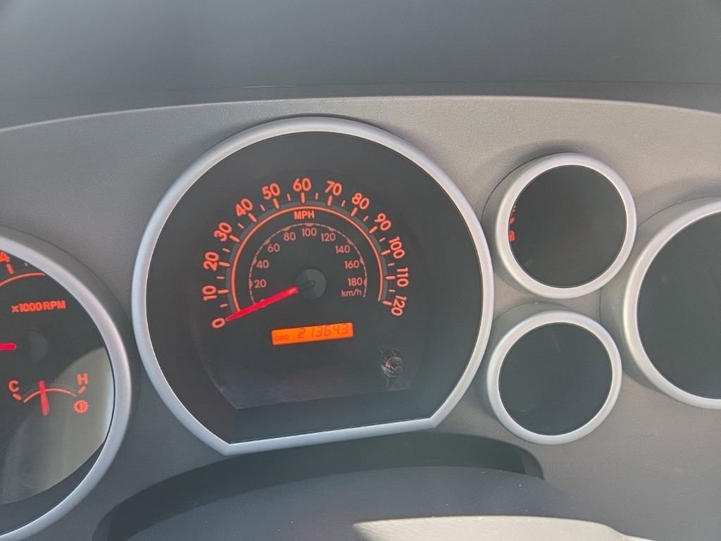 Used 2013 Toyota Tundra 4x4 CrewMax w/ SR5 Pkg image 25