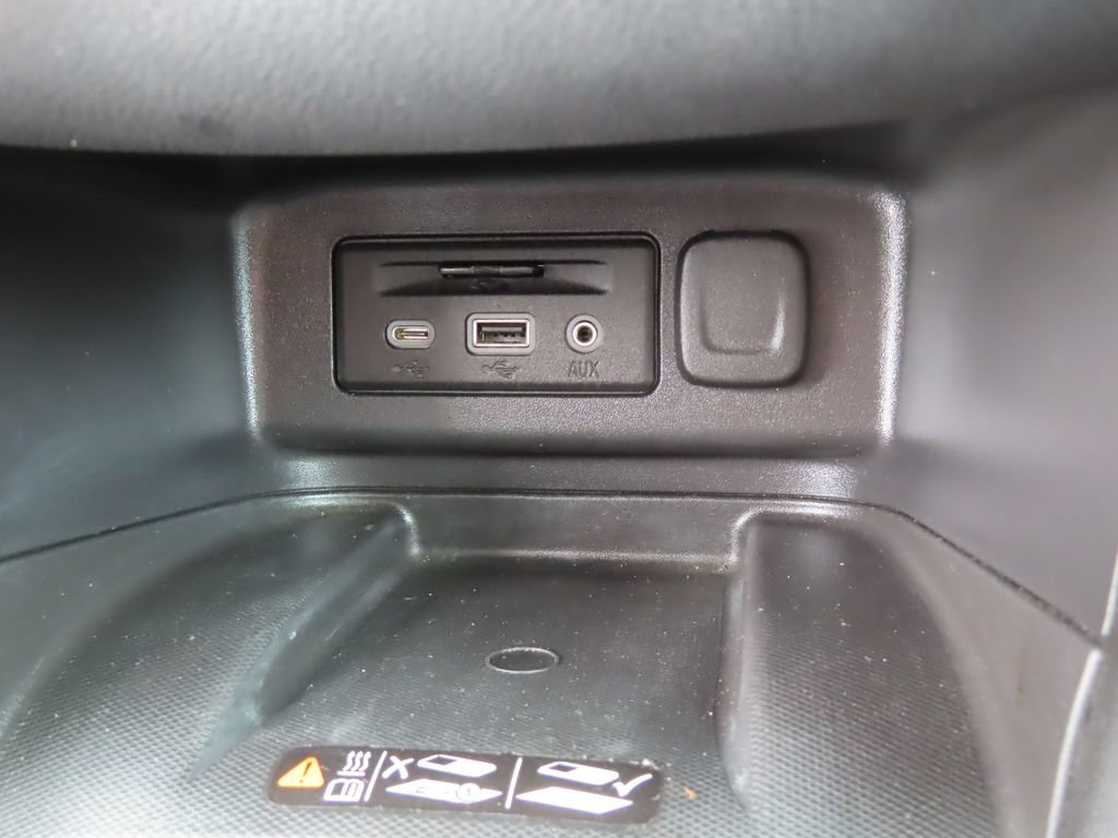 Used 2023 Chevrolet Equinox Premier AWD/4WD image 10