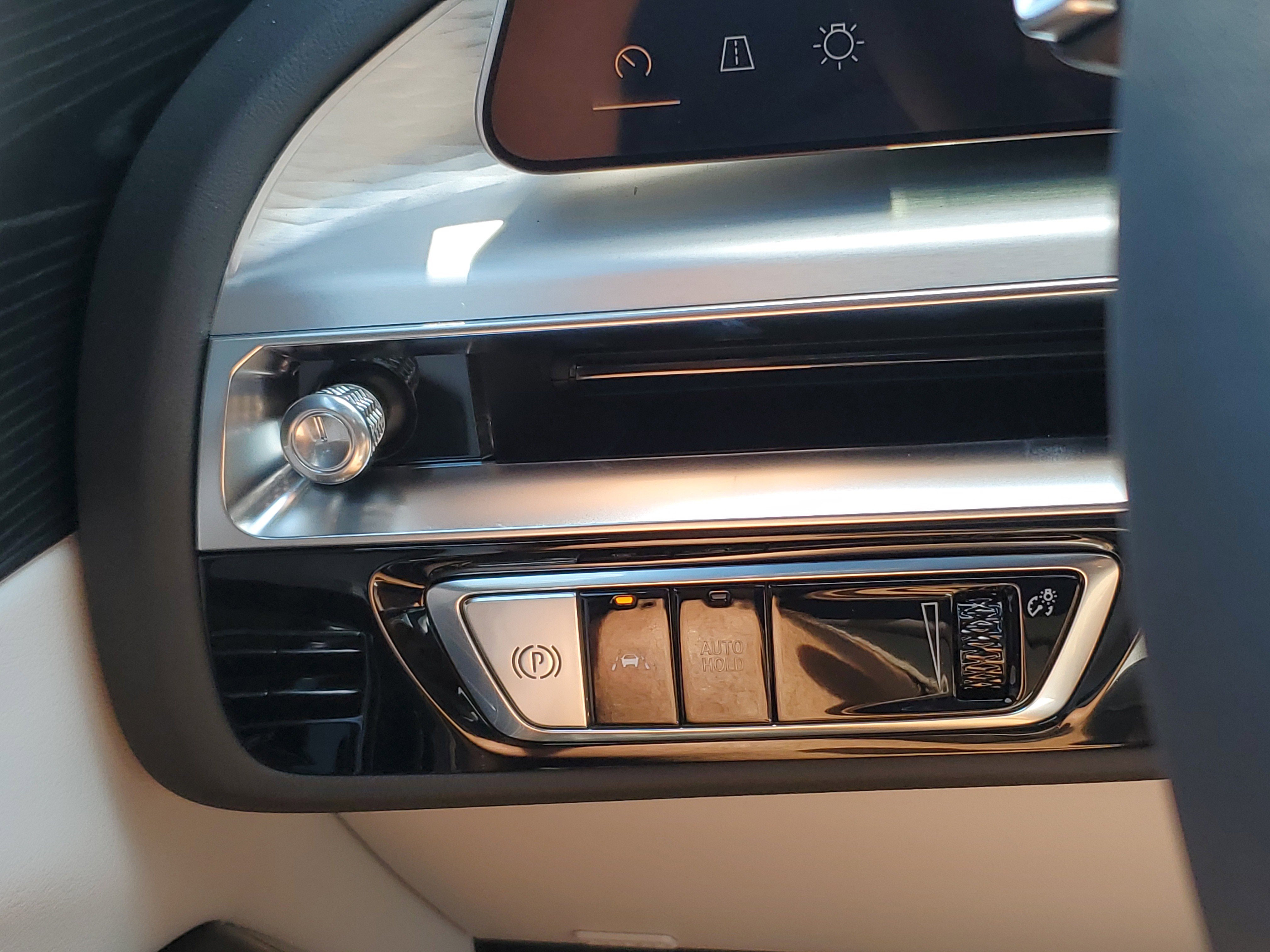 New 2025 Cadillac Lyriq Luxury image 17