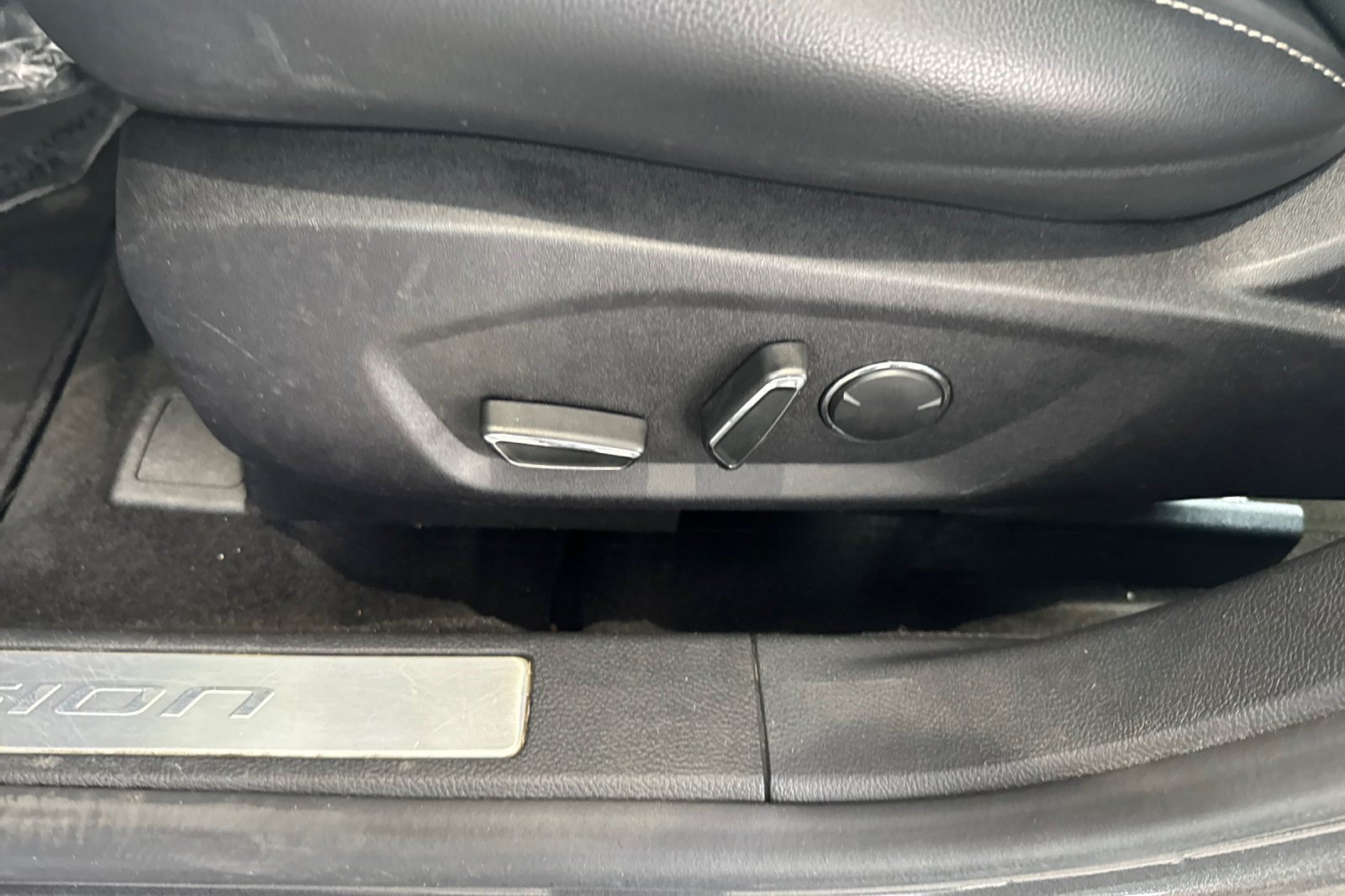 Used 2019 Ford Fusion Titanium FWD image 14
