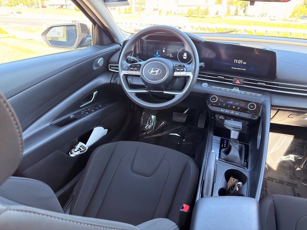 Used 2024 Hyundai Elantra SEL FWD image 29