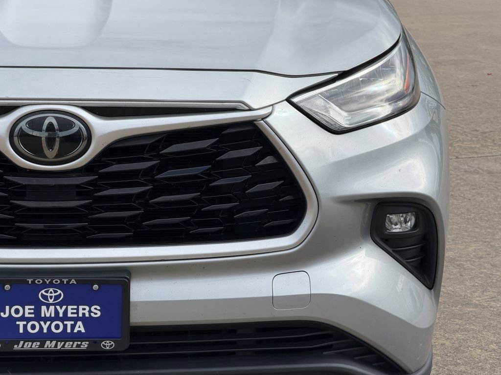 Used 2020 Toyota Highlander XLE FWD image 4