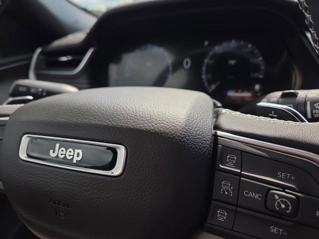 New 2025 Jeep Grand Cherokee Limited w/ Luxury Tech Group II image 23