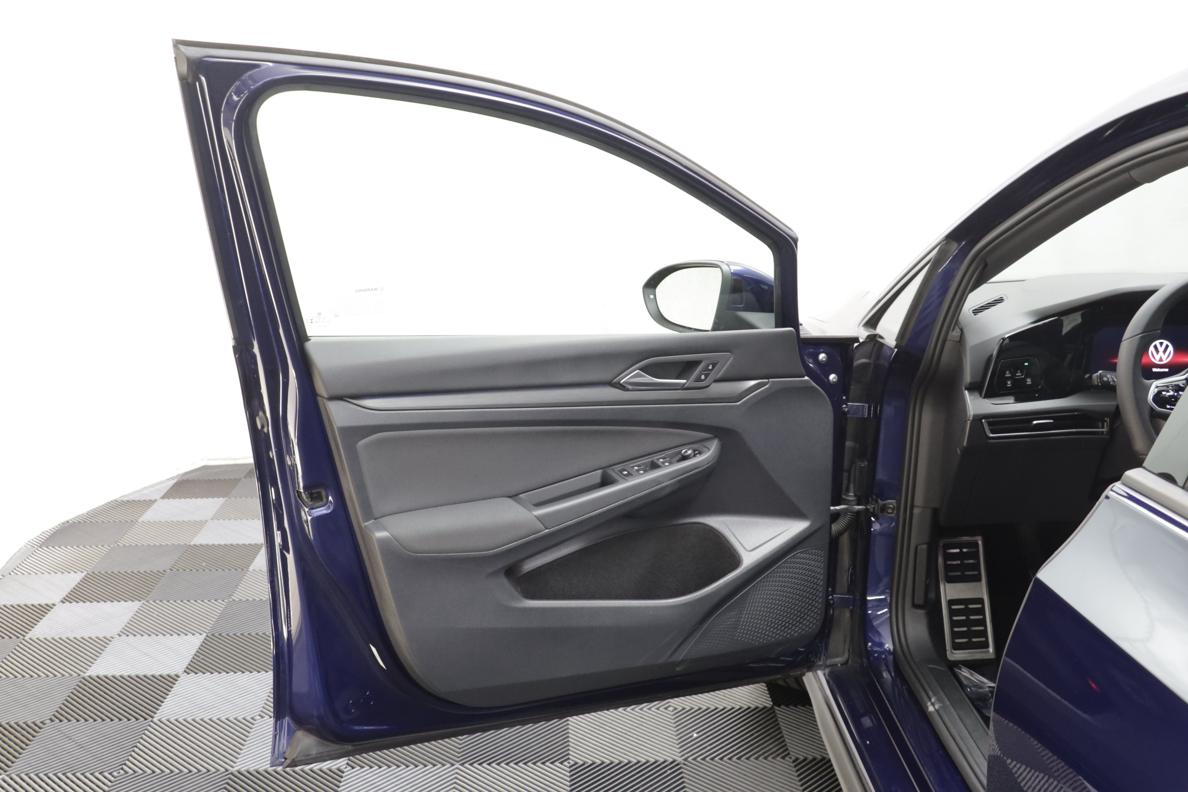 Used 2022 Volkswagen GTI SE FWD image 5