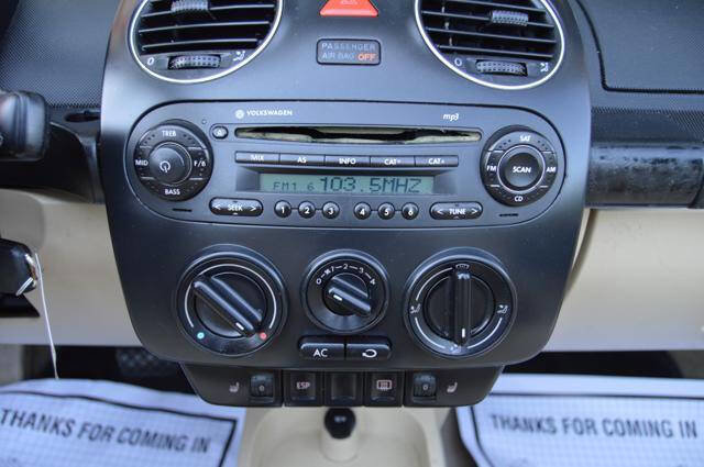 Used 2008 Volkswagen Beetle S image 23