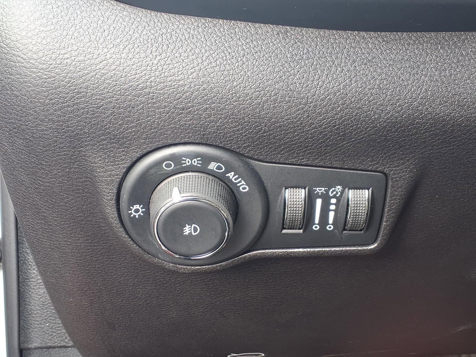 Used 2025 Jeep Compass Latitude image 6