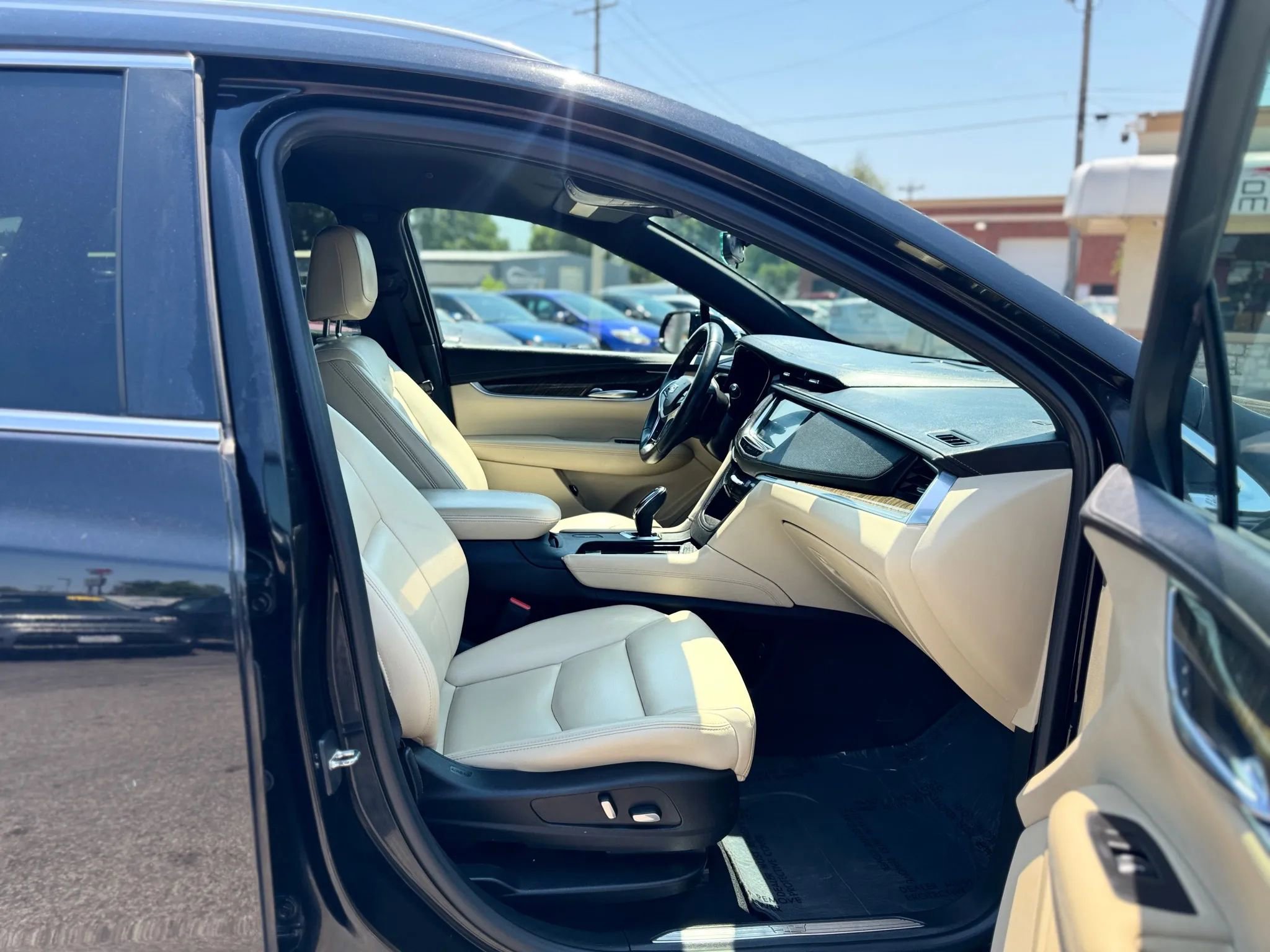 Used 2017 Cadillac XT5 Sport Utility 4D FWD image 21