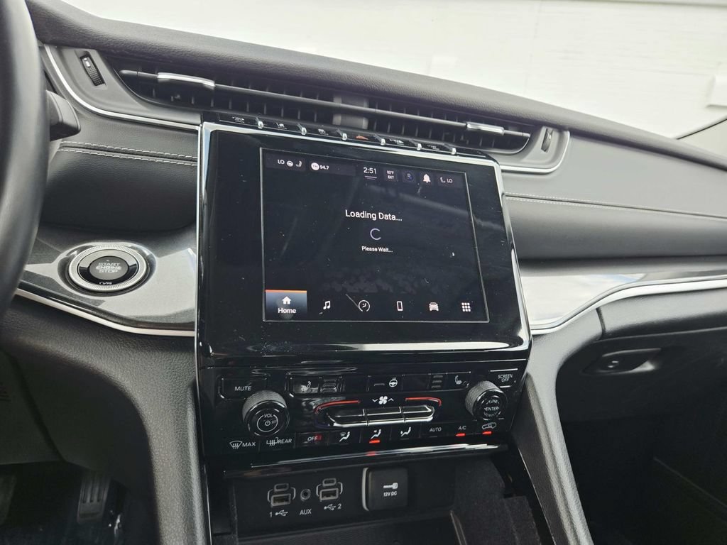 Used 2021 Jeep Grand Cherokee L Laredo w/ Luxury Tech Group I AWD/4WD image 25