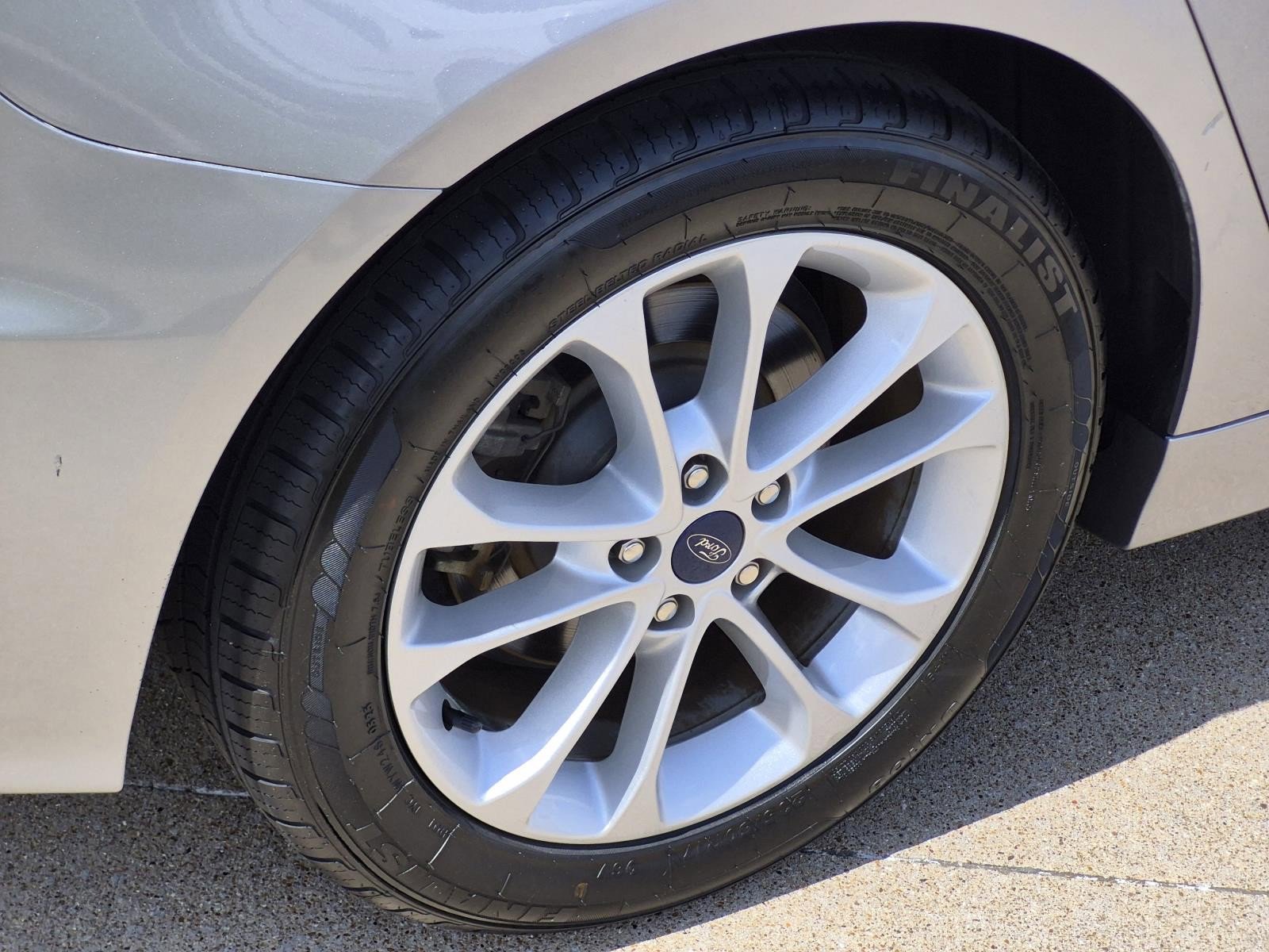 Used 2020 Ford Fusion SE FWD image 7