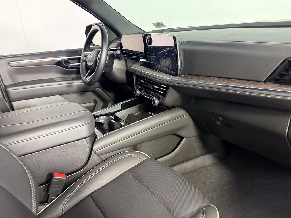 Used 2026 Chevrolet Suburban Premier AWD/4WD image 12
