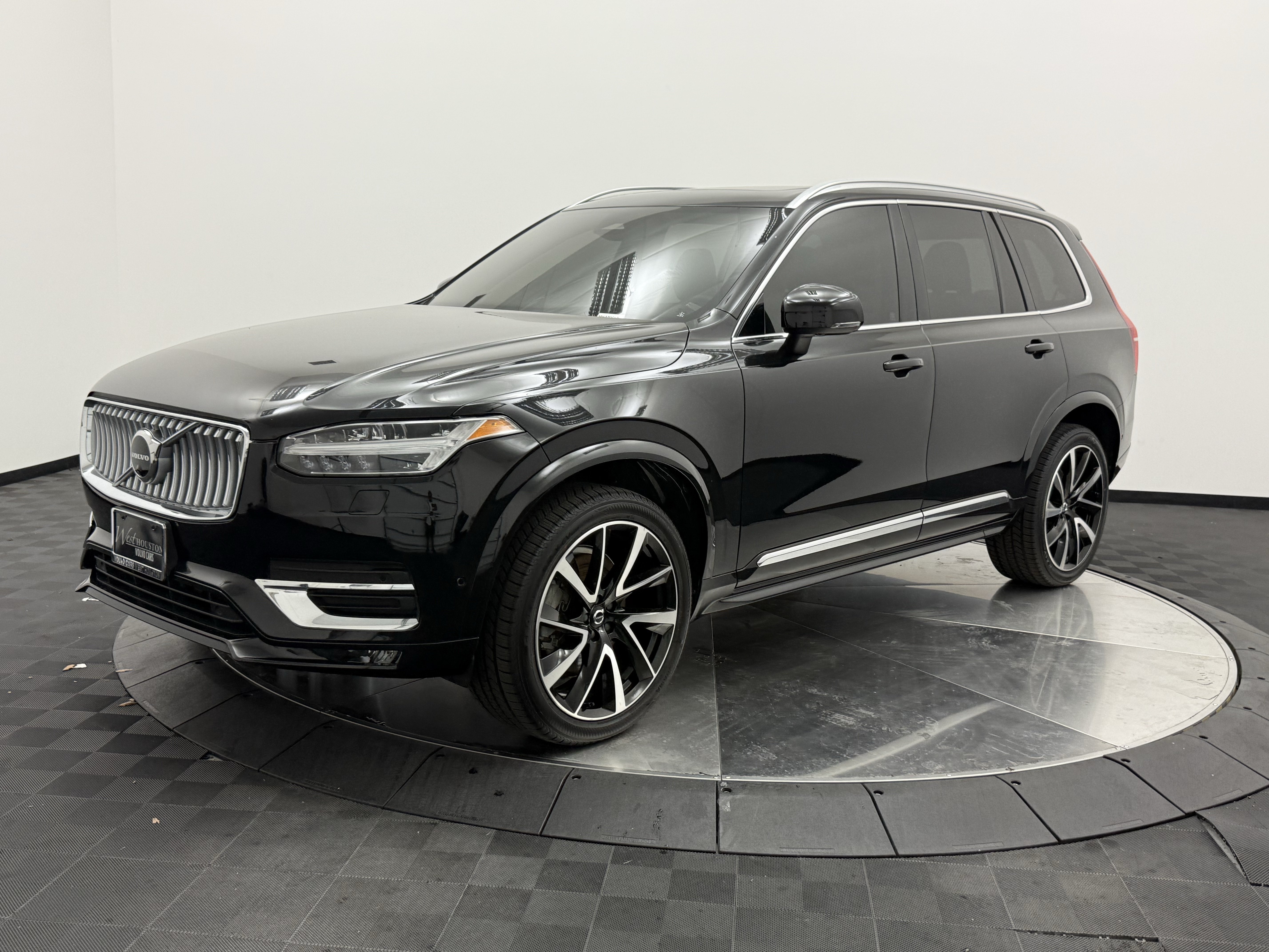 Certified 2023 Volvo XC90 B6 Plus w/ Protection Package Premier AWD/4WD image 3