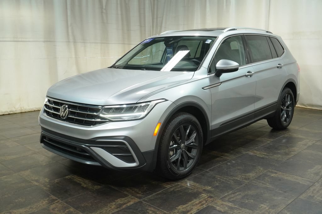 Certified 2024 Volkswagen Tiguan SE AWD/4WD image 2