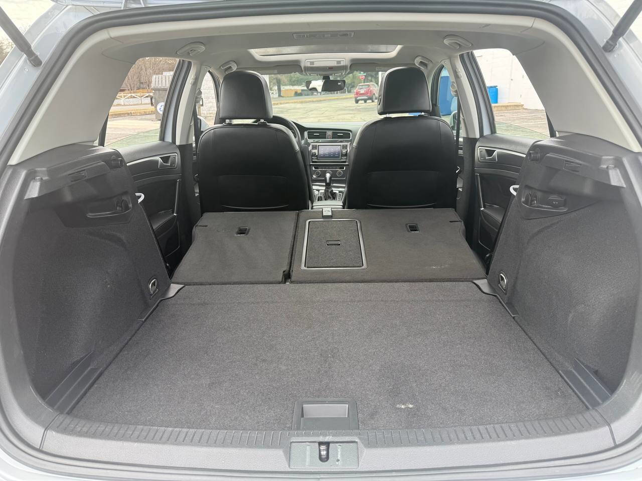 Used 2020 Volkswagen Golf 4-Door image 27