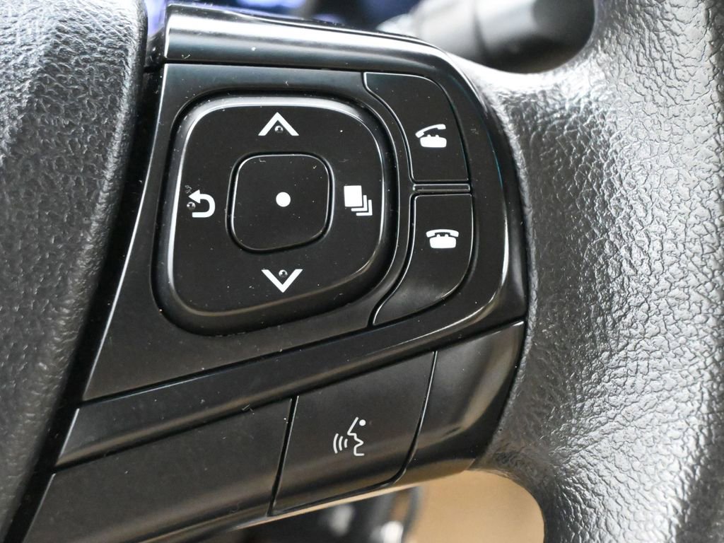 Used 2016 Toyota Camry LE image 6