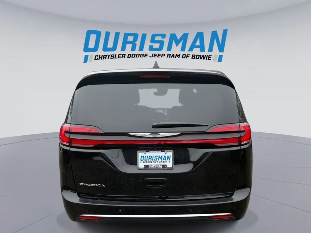 New 2026 Chrysler Pacifica Select image 5