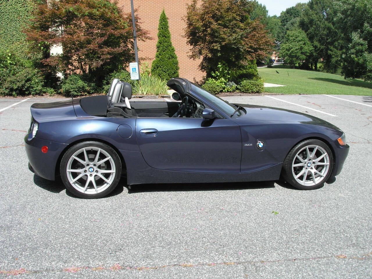 Used 2004 BMW Z4 3.0i RWD image 11