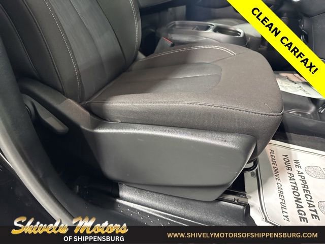 Used 2024 Chrysler Pacifica Touring image 41