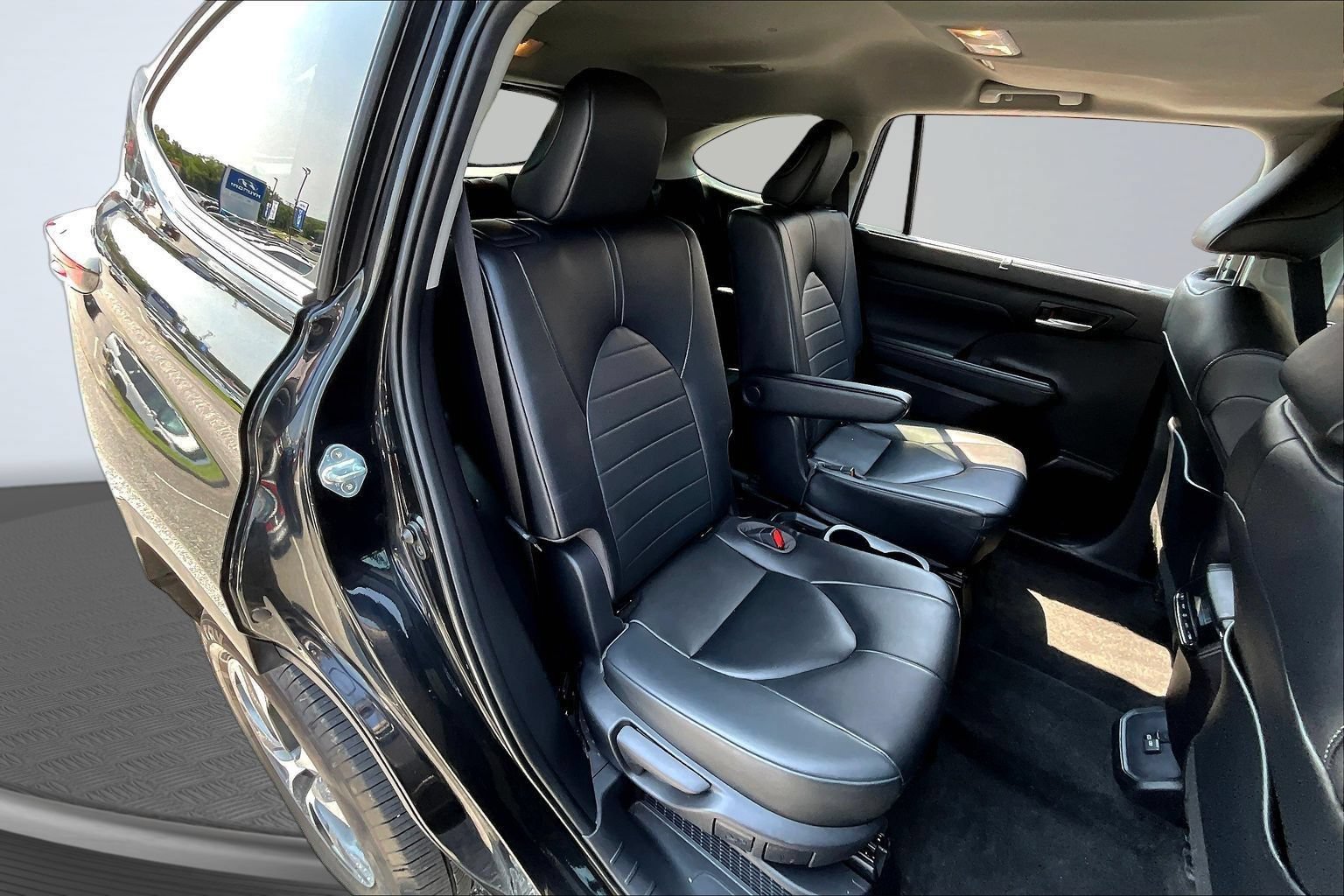 Used 2023 Toyota Highlander XLE FWD image 23