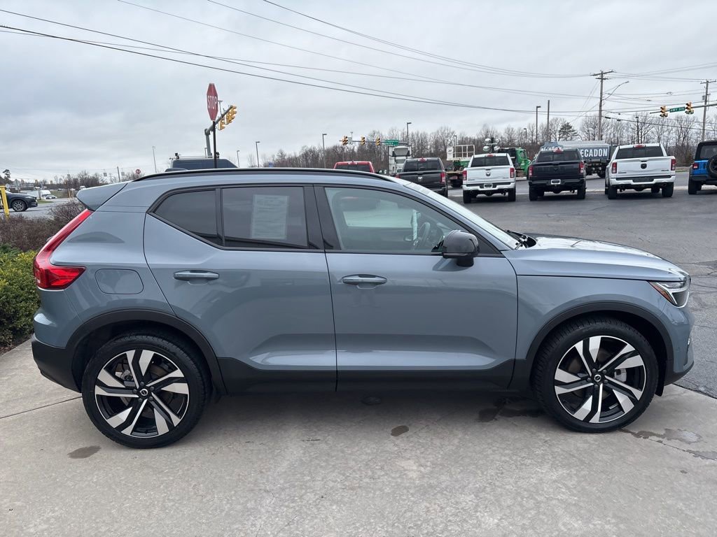 Certified 2023 Volvo XC40 B5 Plus w/ Driver Assist Package AWD/4WD image 5