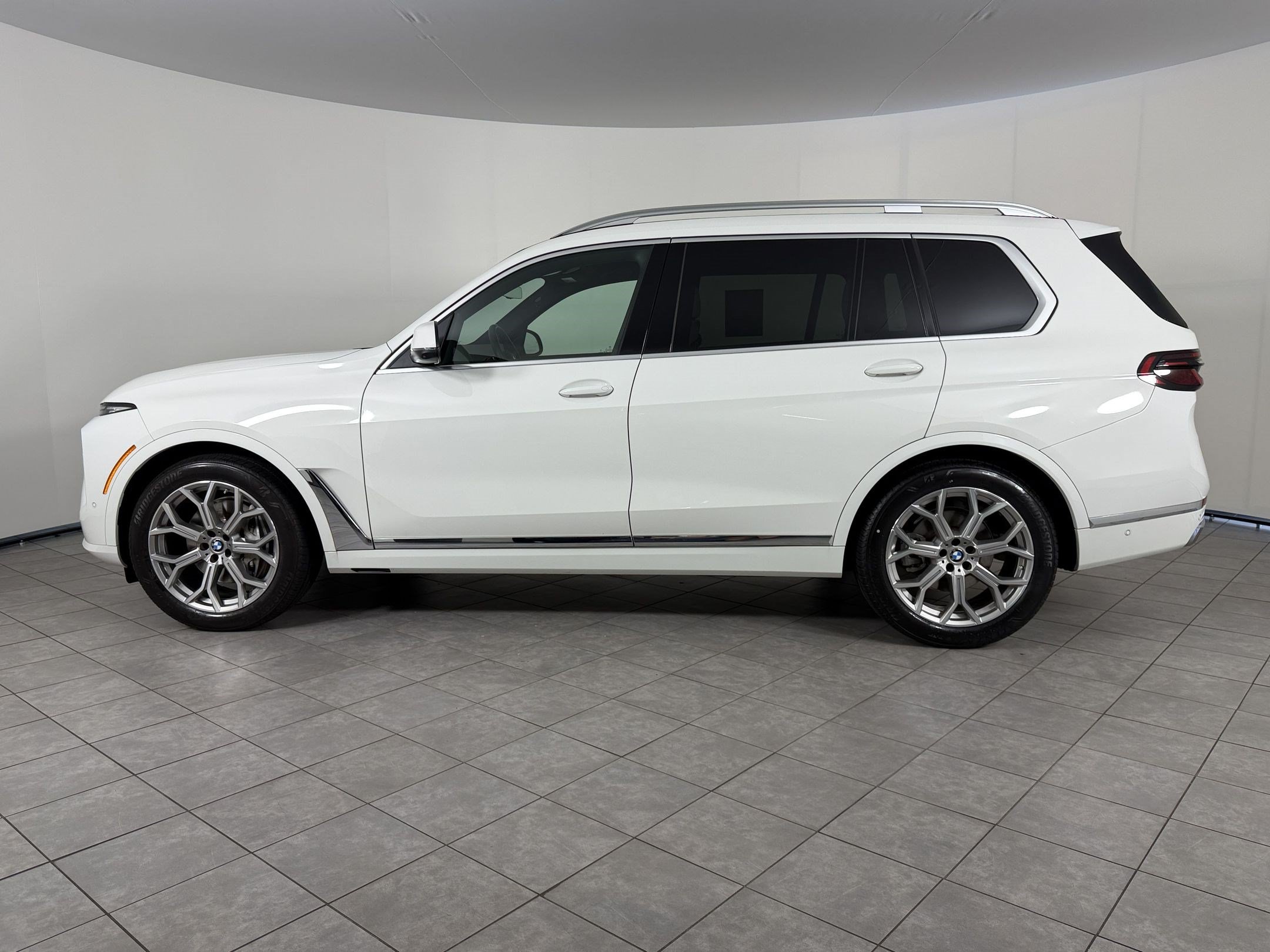 Certified 2024 BMW X7 xDrive40i w/ Premium Package AWD/4WD image 2