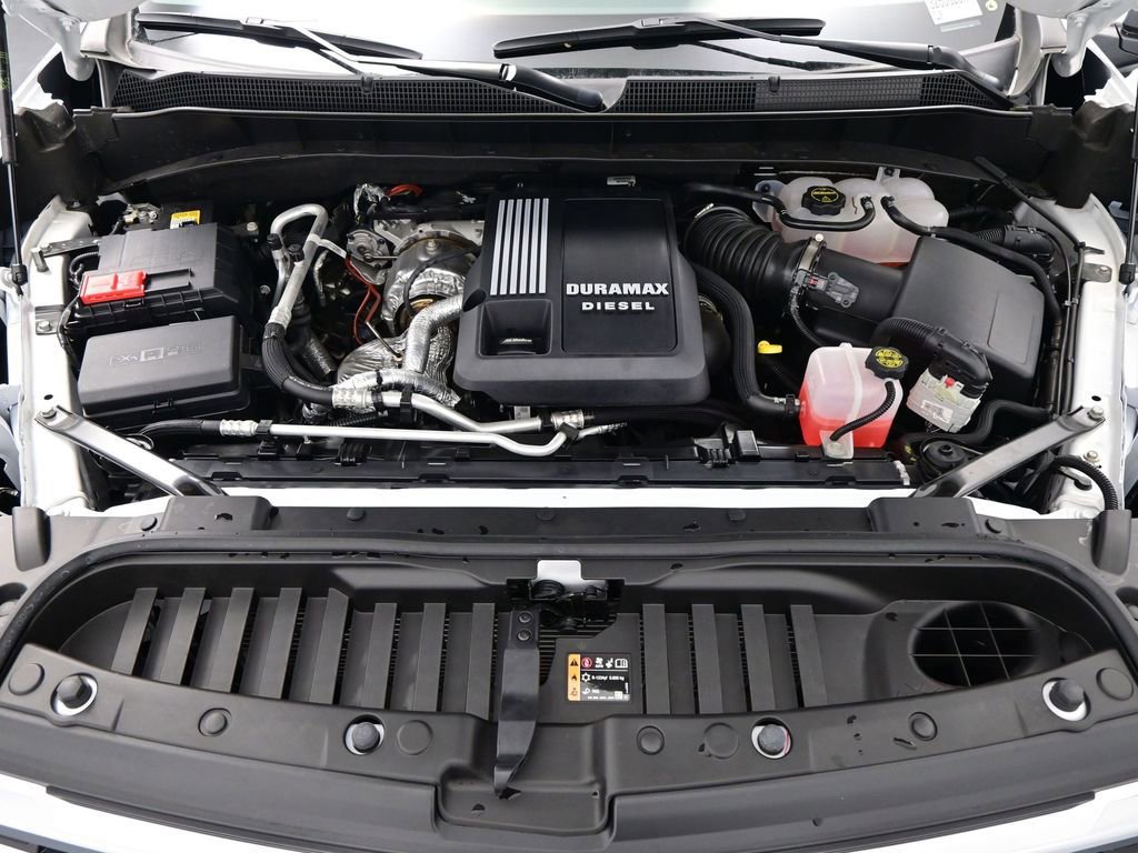 Used 2025 Chevrolet Silverado 1500 LT w/ LPO, Dark Essentials Package RWD image 45