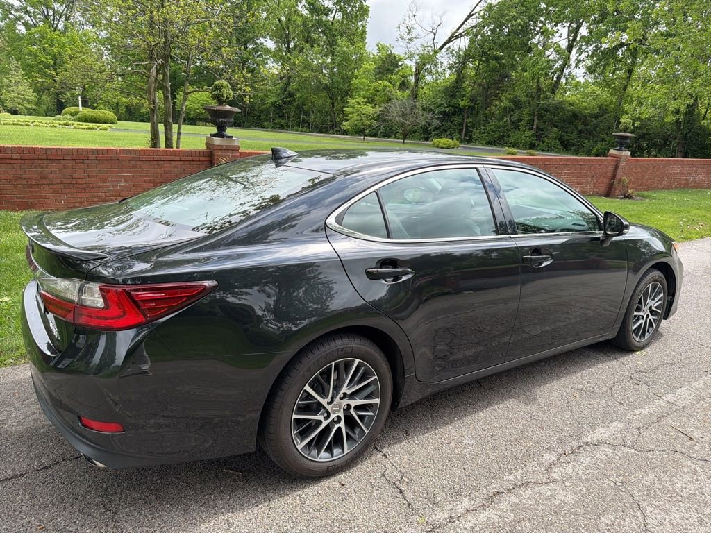 Used 2016 Lexus ES 350 w/ Luxury Package w/Wood Trim FWD image 29