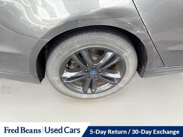 Used 2018 Ford Fusion SE w/ Fusion SE Technology Package FWD image 16