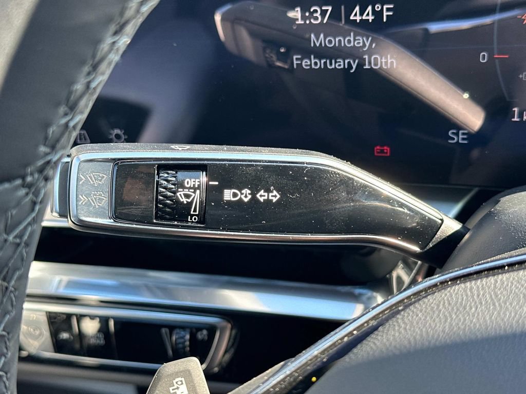 New 2025 Cadillac Lyriq Luxury AWD/4WD image 17
