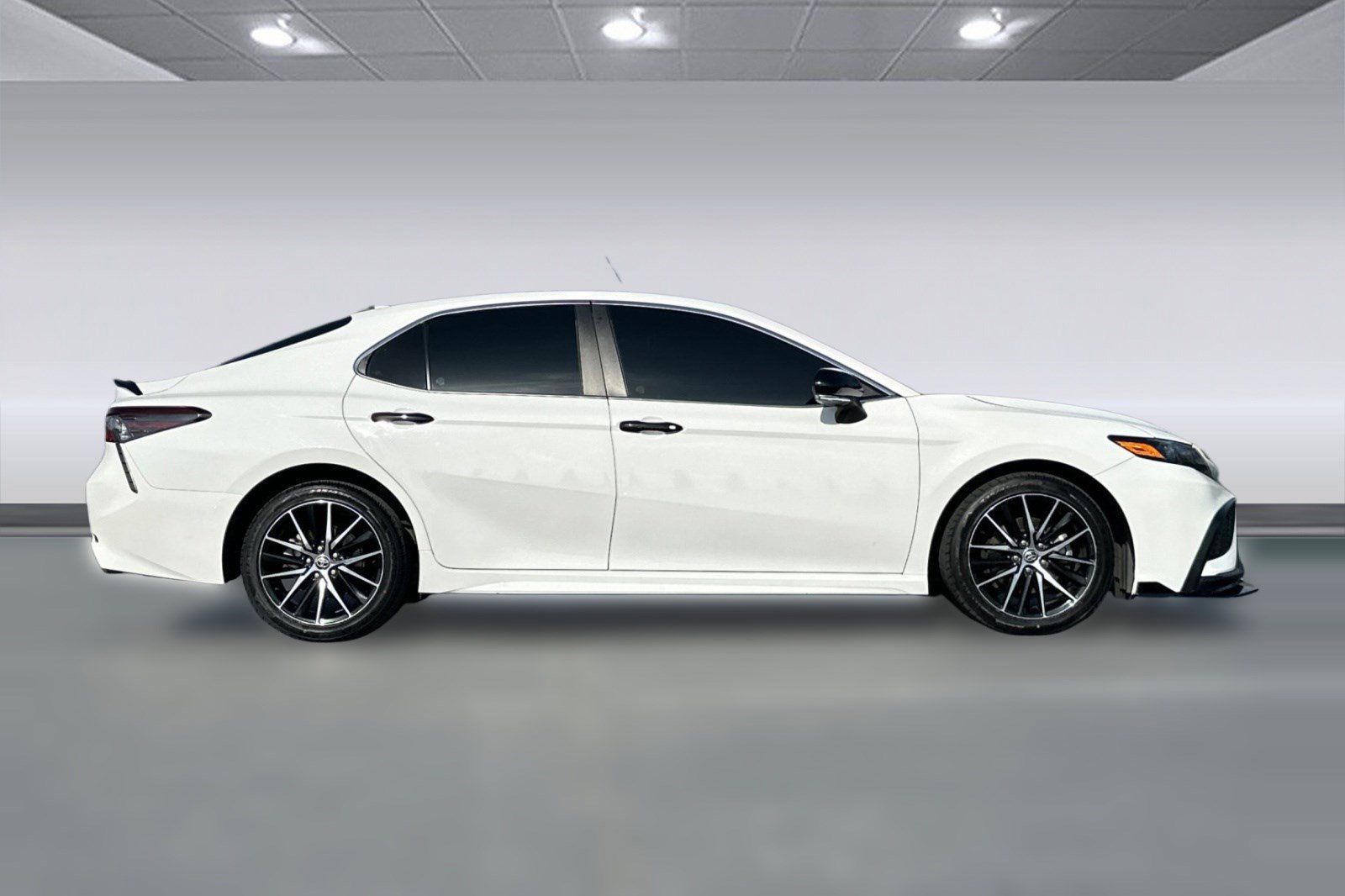 Used 2022 Toyota Camry SE image 7