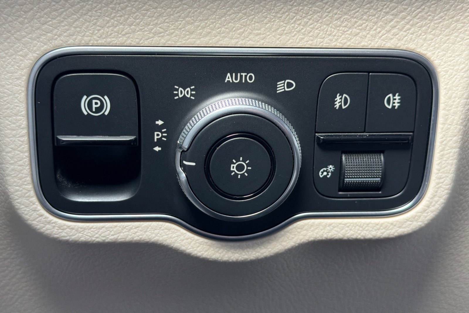 Certified 2025 Mercedes-Benz GLB 250 image 31