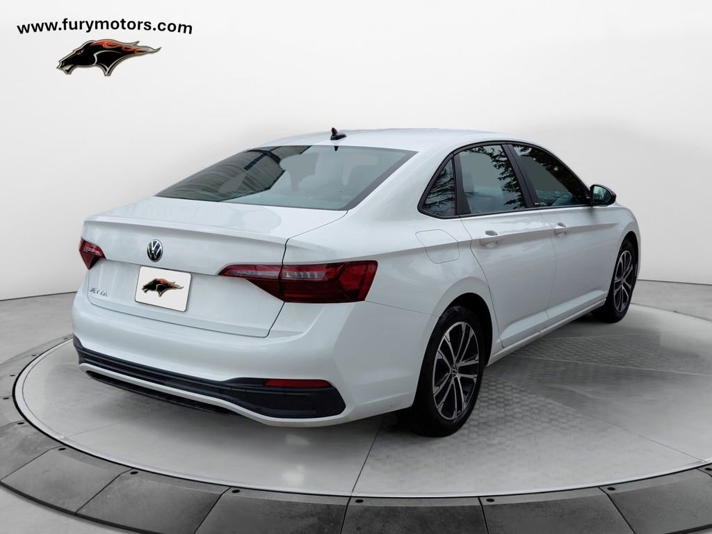 Used 2024 Volkswagen Jetta Sport image 3