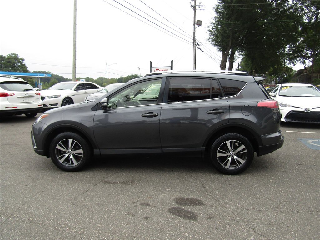 Used 2016 Toyota RAV4 XLE AWD/4WD image 4