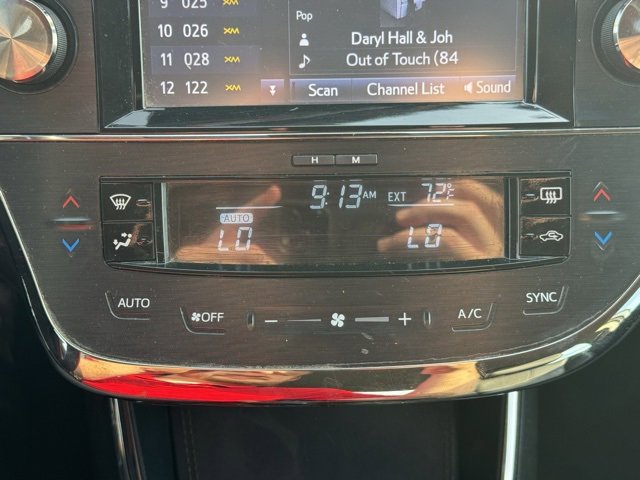 Used 2018 Toyota Avalon XLE image 19