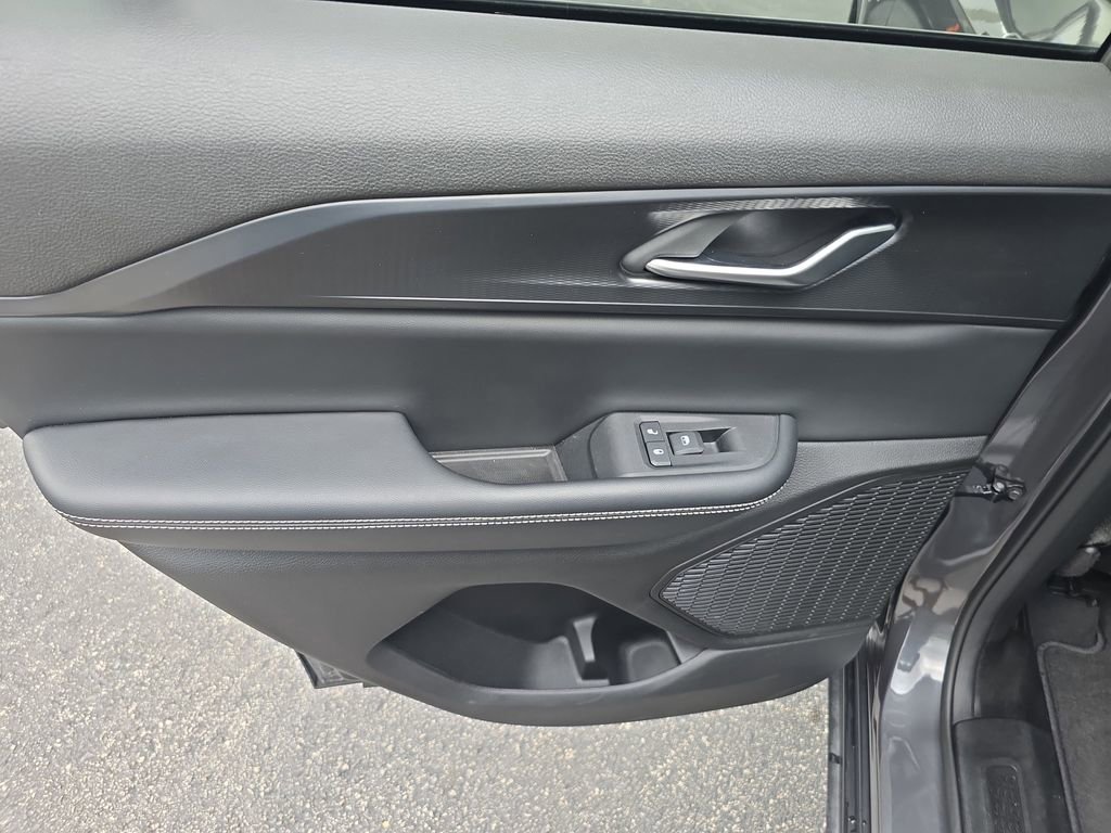 Used 2023 Jeep Grand Cherokee Laredo X image 11