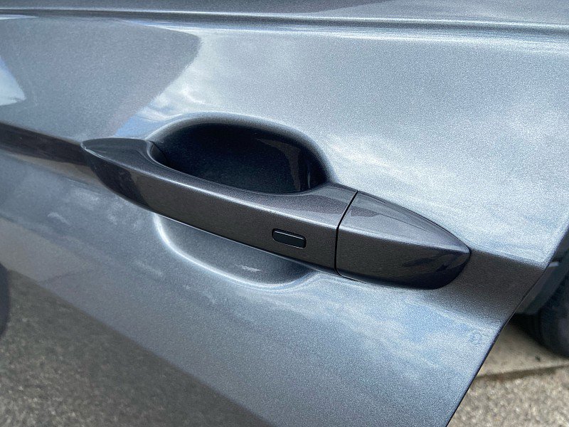 Used 2022 Volkswagen Tiguan SE R-Line image 9