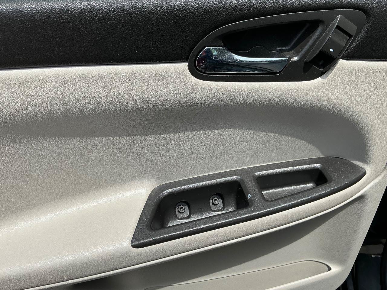 Used 2011 Chevrolet Impala LT FWD image 16